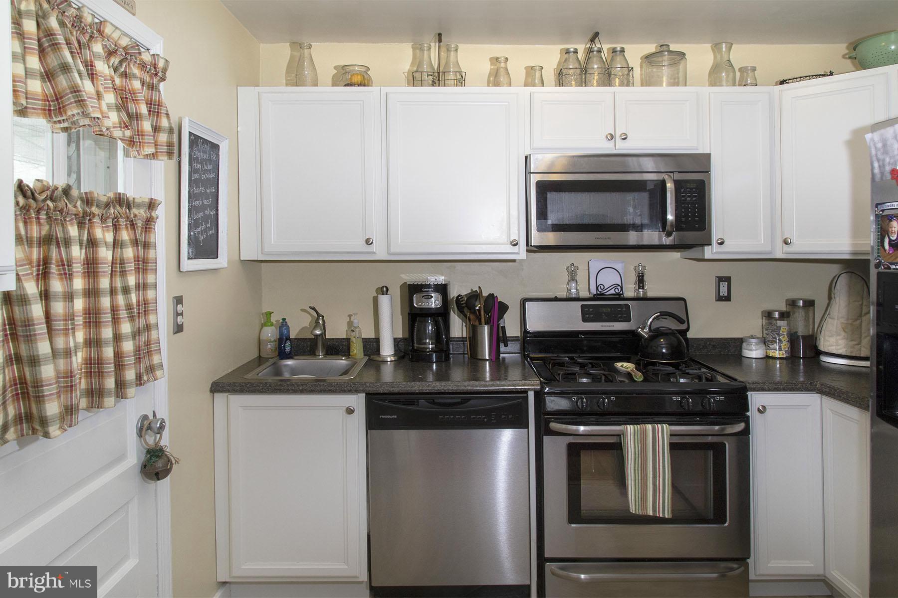 2423 Meadow Road Baltimore, MD 21222 - Photo 11 of 21 Kitchen
