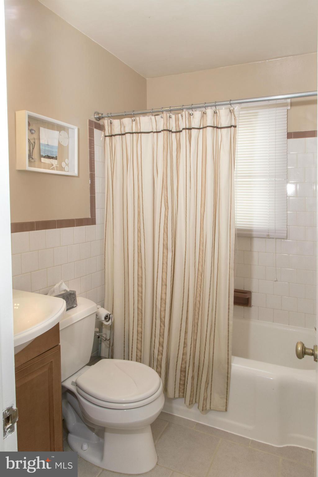 2423 Meadow Road Baltimore, MD 21222 - Photo 12 of 21 Bath