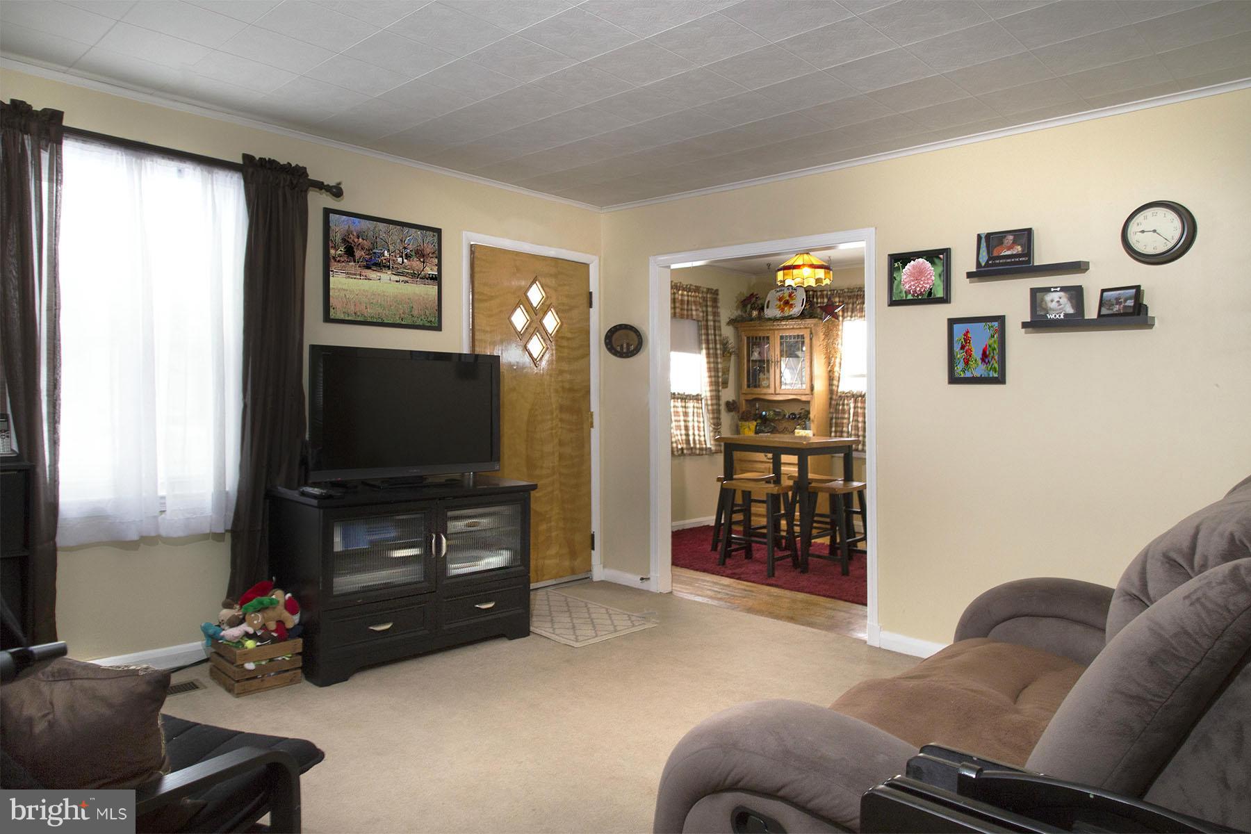 2423 Meadow Road Baltimore, MD 21222 - Photo 4 of 21 Living Room