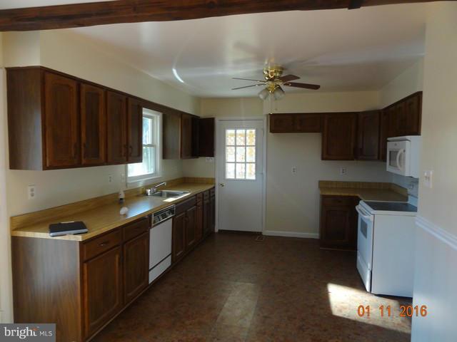 3303 Lineboro Road Manchester, MD 21102 - Photo 2 of 12 Kitchen