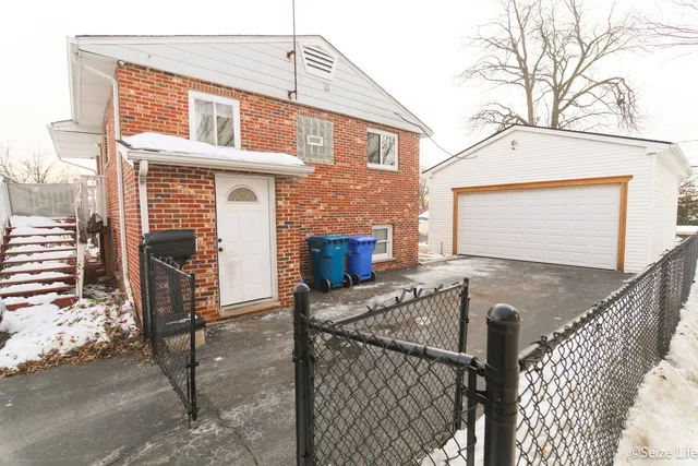 $320,000 | 52 Wren Road, Carpentersville, IL 60110