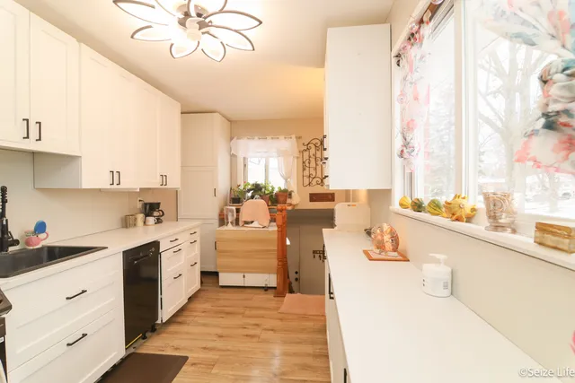 $320,000 | 52 Wren Road, Carpentersville, IL 60110