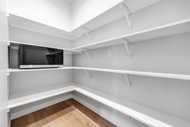 $649,900 | 3698 Folkestone Drive, Green Bay, WI 54313