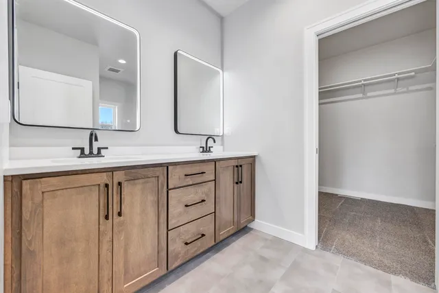 $649,900 | 3698 Folkestone Drive, Green Bay, WI 54313