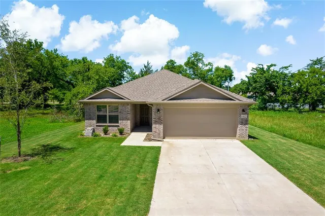 $1,975 | 1412 Wright Street, Greenville, TX 75401