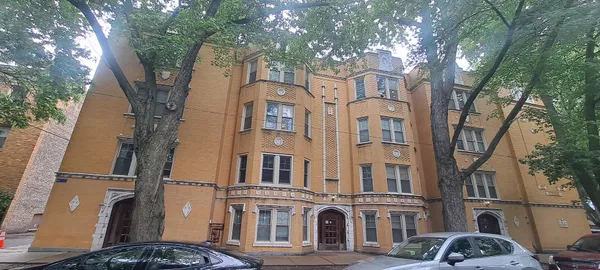 $2,095 | 6452 North Bell Avenue, Unit 1, Chicago, IL 60645