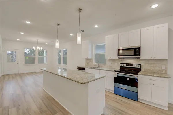 $1,800 | 8410 Sandra Street, Houston, TX 77016