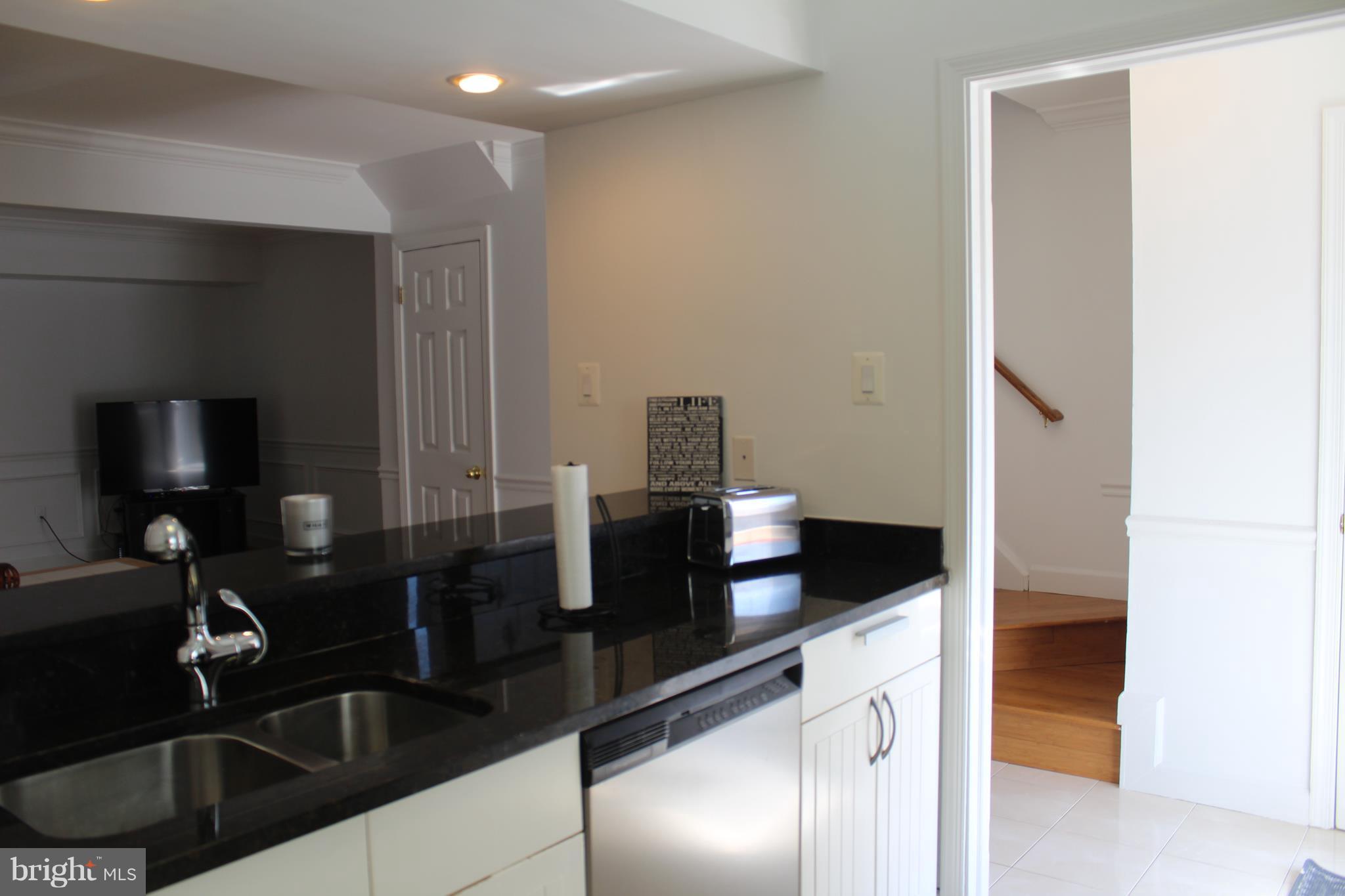 14528 Golden Oak Road Centreville, VA 20121 - Photo 4 of 25 Granite Counters