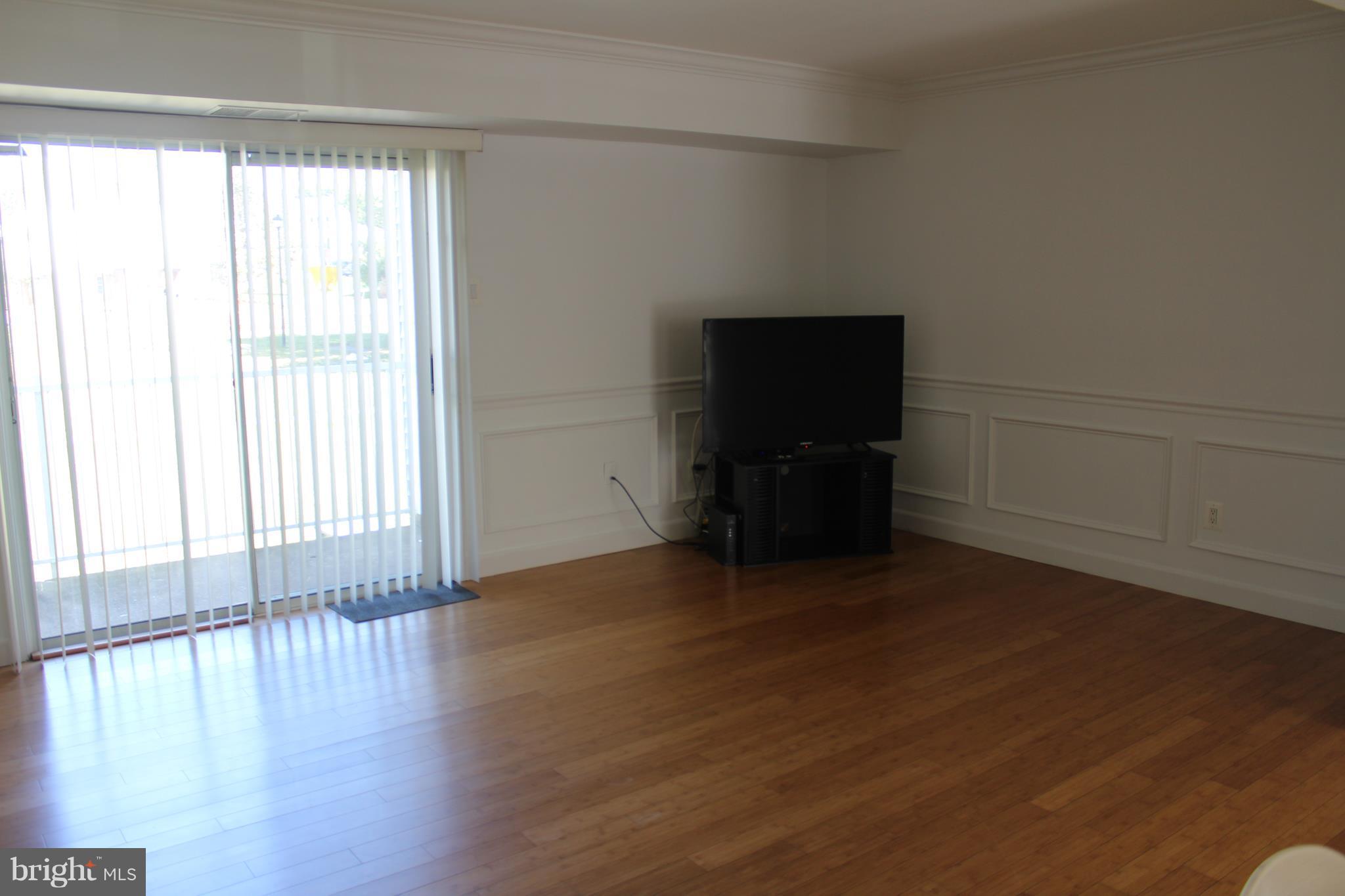 14528 Golden Oak Road Centreville, VA 20121 - Photo 8 of 25 Living Room