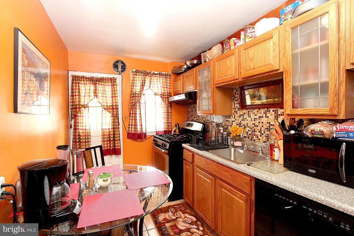2031 Ramblewood Road Baltimore, MD 21239 - Photo 18 of 29 Kitchen