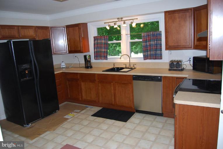 27708 Ridge Road Damascus, MD 20872 - Photo 4 of 8 a kitchen with stainless steel appliances a sink a stove a refrigerator a window