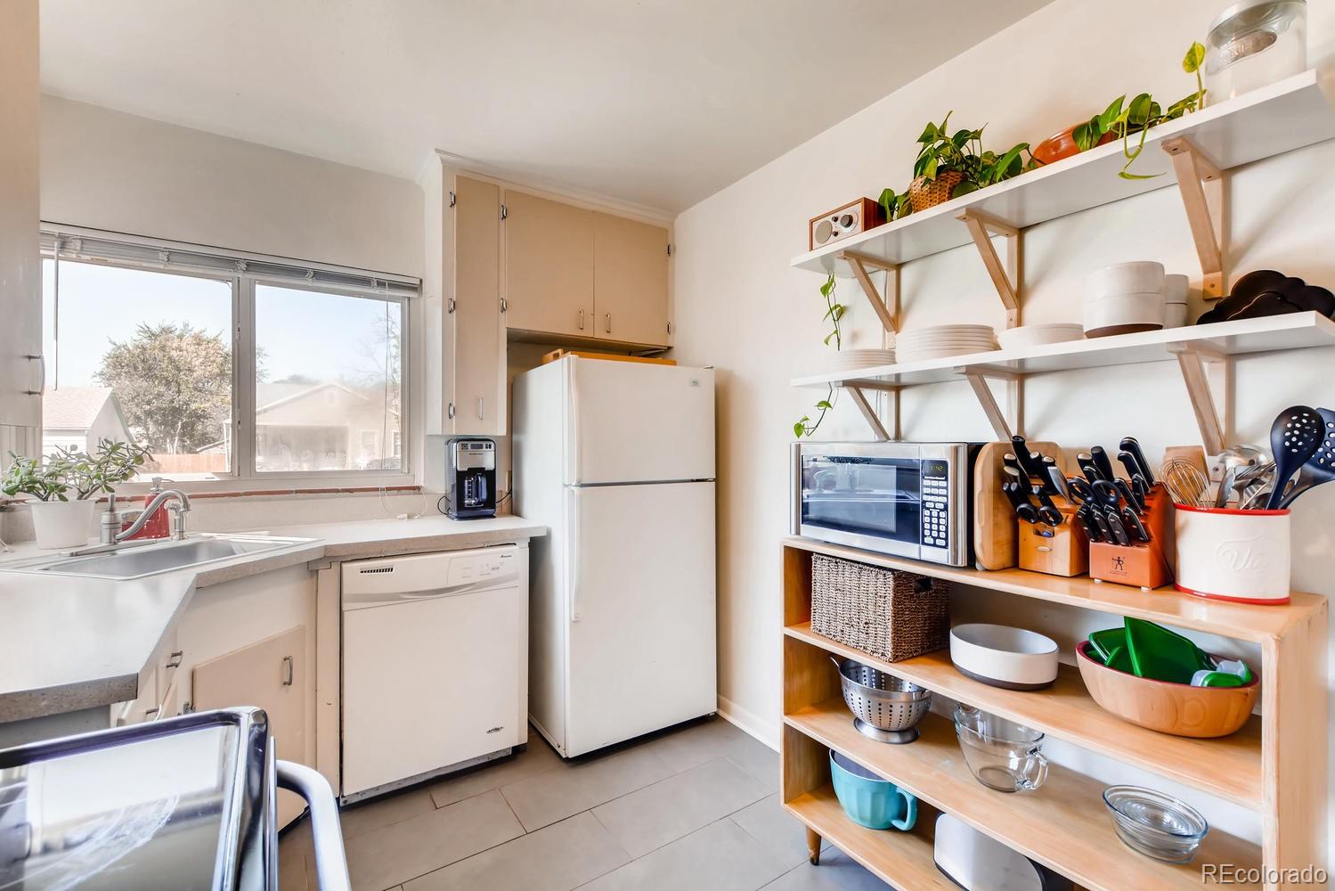 1708 Geneva Street Aurora, CO 80010 - Photo 8 of 26