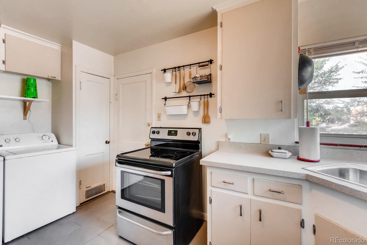 1708 Geneva Street Aurora, CO 80010 - Photo 10 of 26