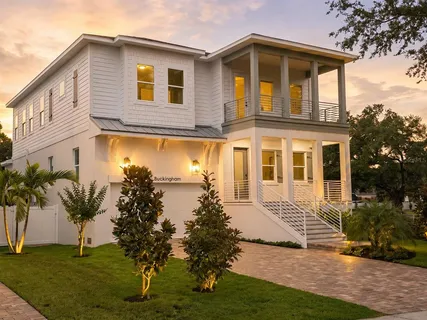 a view of a house with backyard and garden