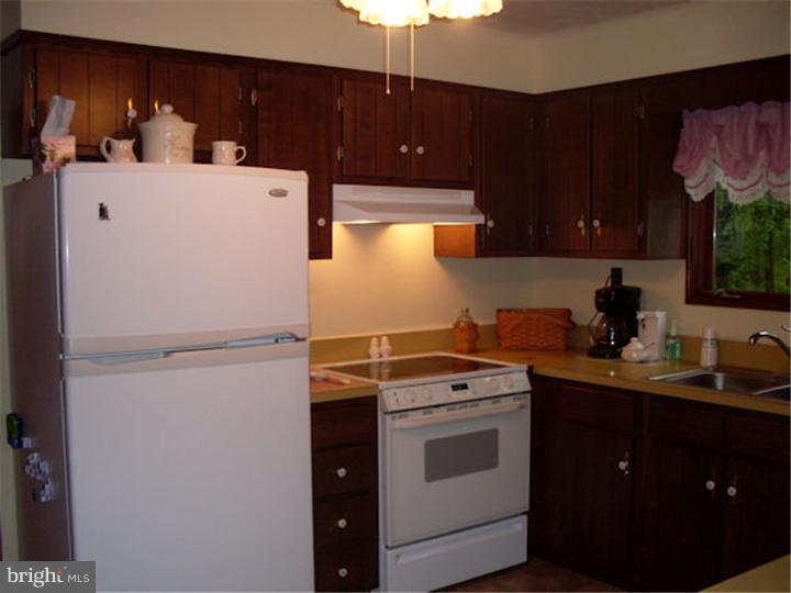 280 Sykesville Road Chesterfield, NJ 08515 - Photo 8 of 17 Kitchen