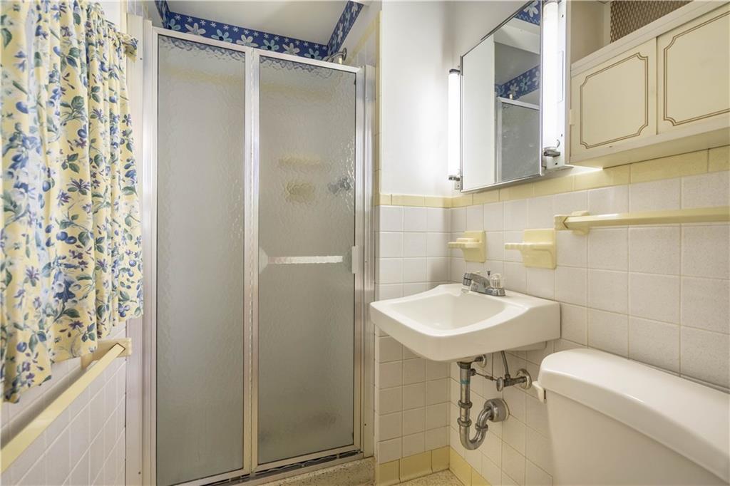 884 Bebout Road Venetia, PA 15367 - Photo 12 of 24 Master Bathroom 884 Bebout Road