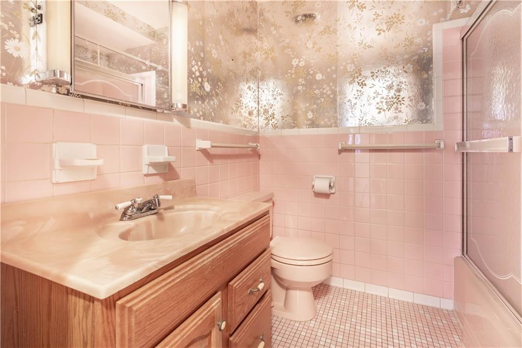 884 Bebout Road Venetia, PA 15367 - Photo 16 of 24 Full Hall Bathroom 884 Bebout Road