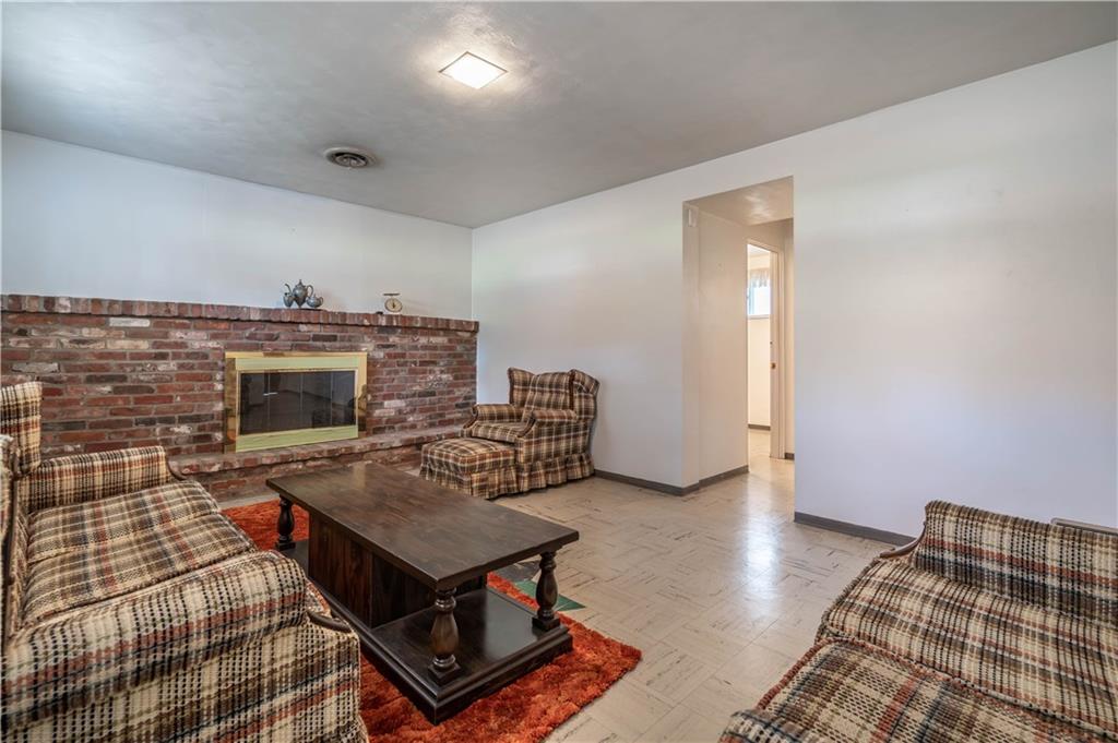 884 Bebout Road Venetia, PA 15367 - Photo 18 of 24 Family Room 884 Bebout Road