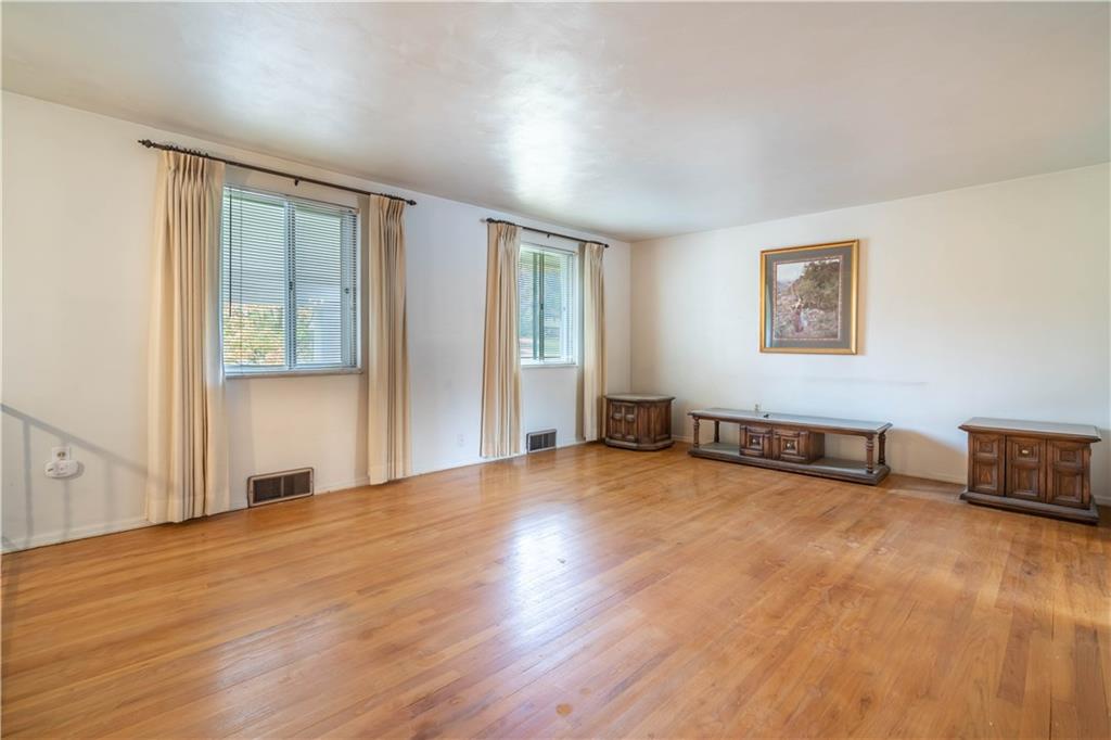884 Bebout Road Venetia, PA 15367 - Photo 4 of 24 Living Room 884 Bebout Road