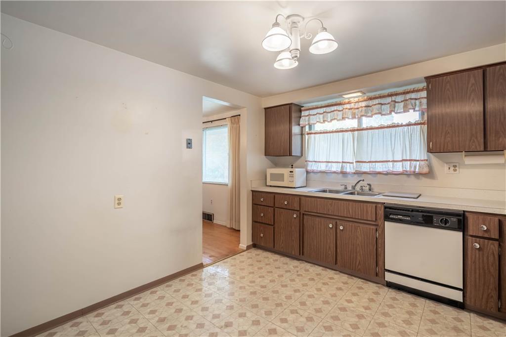 884 Bebout Road Venetia, PA 15367 - Photo 10 of 24 Kitchen 884 Bebout Road