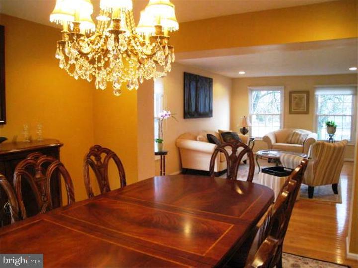 2063 East Wellington Road Newtown, PA 18940 - Photo 5 of 20 Dining Room