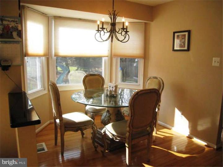 2063 East Wellington Road Newtown, PA 18940 - Photo 7 of 20 Kitchen