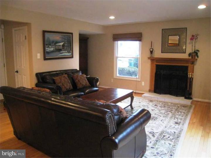 2063 East Wellington Road Newtown, PA 18940 - Photo 9 of 20 Family Room