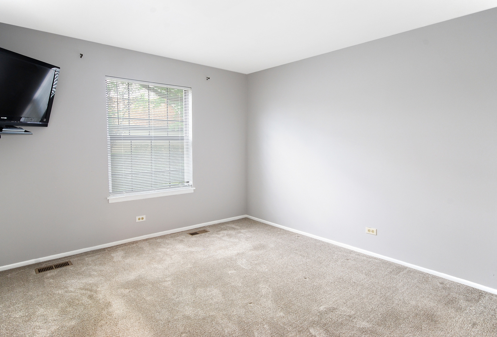 1540 Heather Court, Unit C1 Wheeling, IL 60090 - Photo 11 of 18