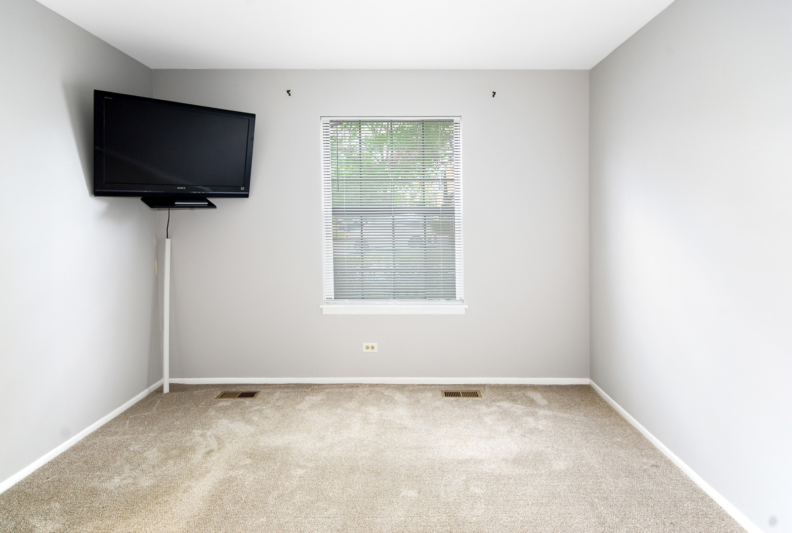 1540 Heather Court, Unit C1 Wheeling, IL 60090 - Photo 12 of 18