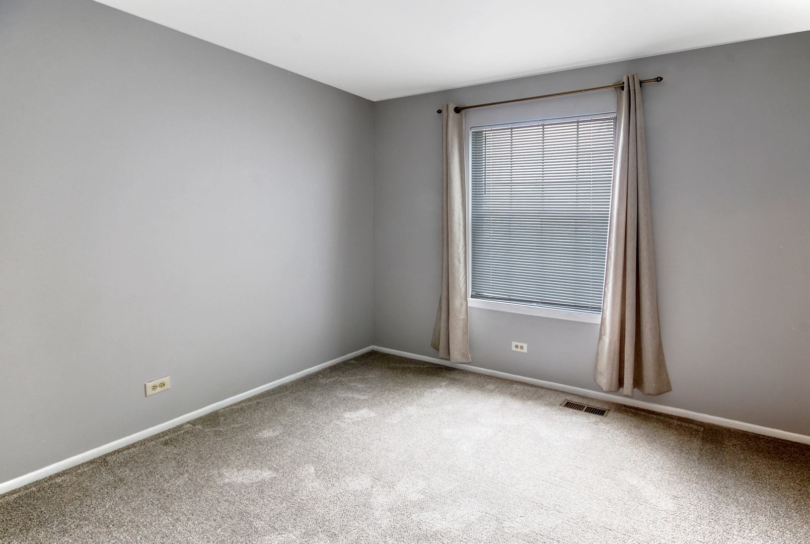 1540 Heather Court, Unit C1 Wheeling, IL 60090 - Photo 14 of 18