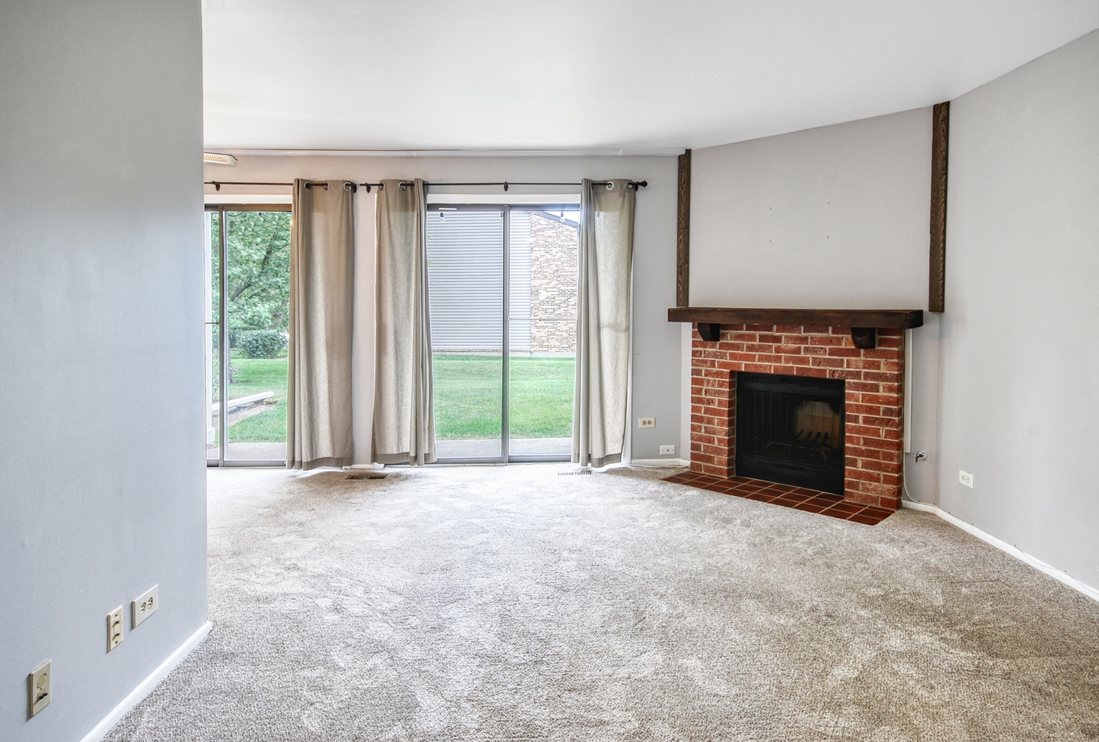 1540 Heather Court, Unit C1 Wheeling, IL 60090 - Photo 3 of 18