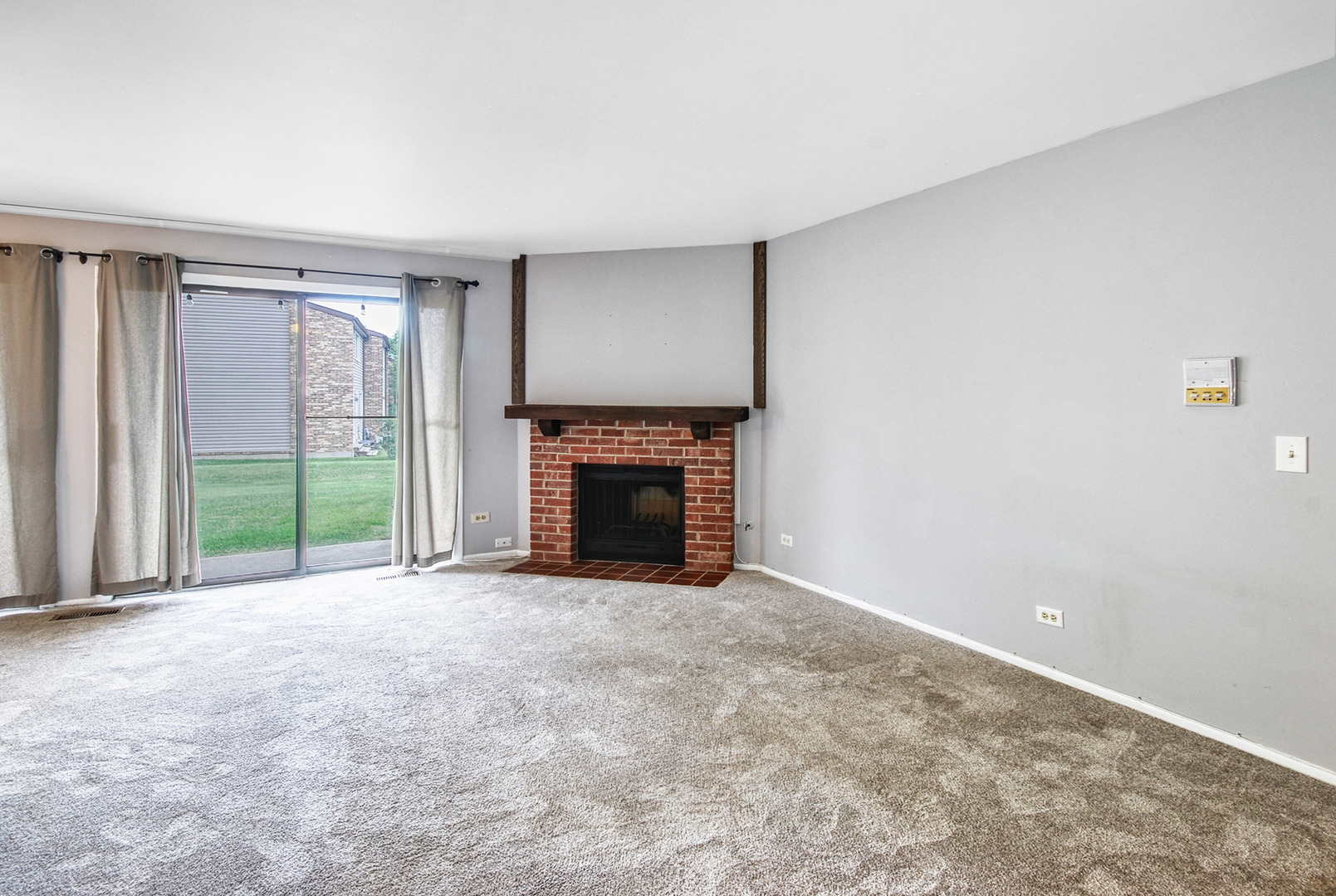 1540 Heather Court, Unit C1 Wheeling, IL 60090 - Photo 4 of 18