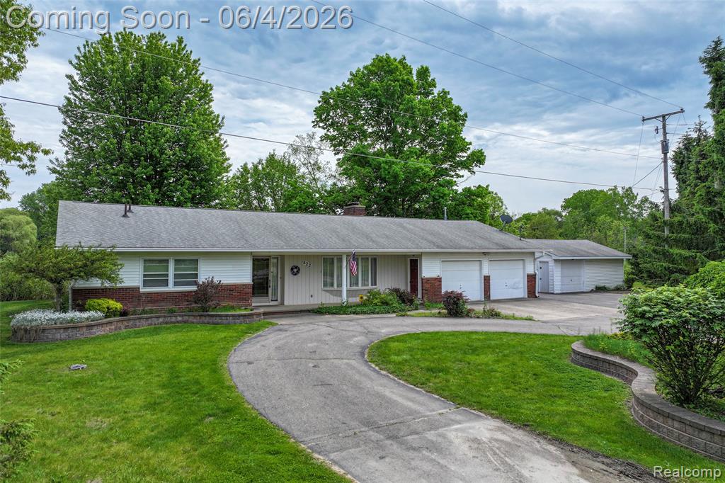 422 East Road Holly, MI 48442 - Photo 1 of 51