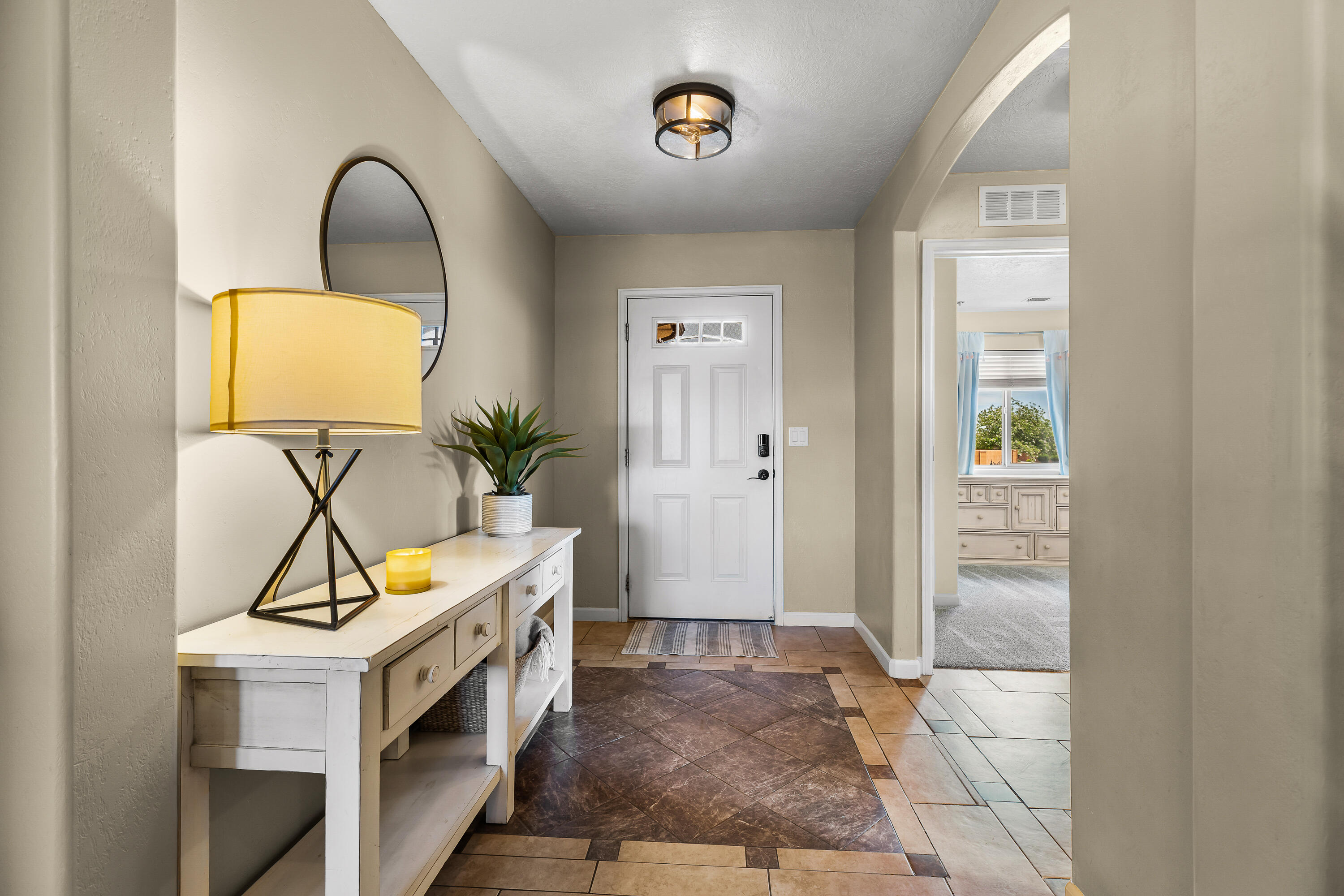 225 Falcon Court Ivins, UT 84738 - Photo 3 of 47 003. Entry