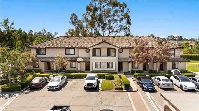 a view of a swimming pool and dinning table and chairs