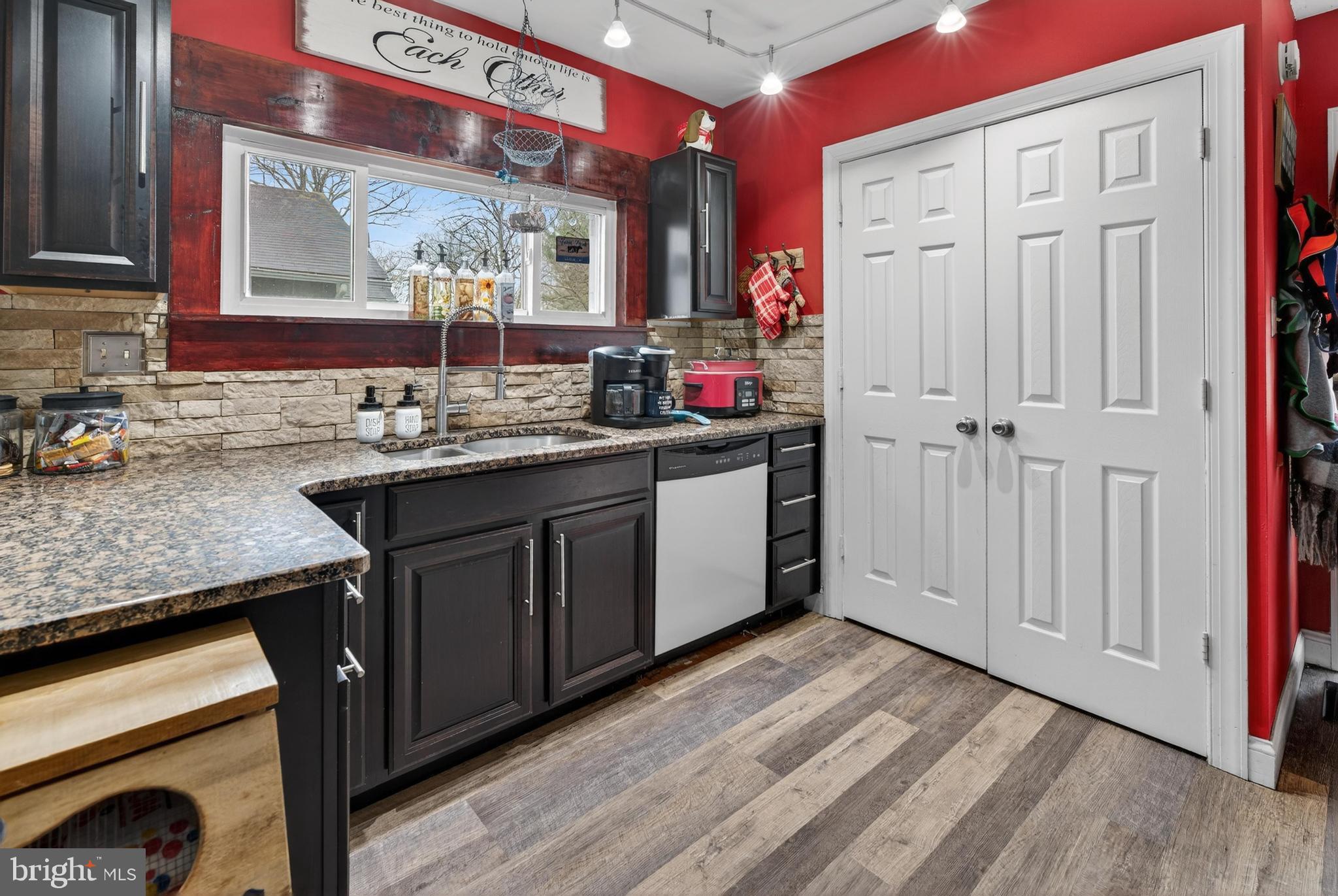27 Arneys Mt Road Pemberton, NJ 08068 - Photo 10 of 30 Granite Counter Tops and Tile Backsplash
