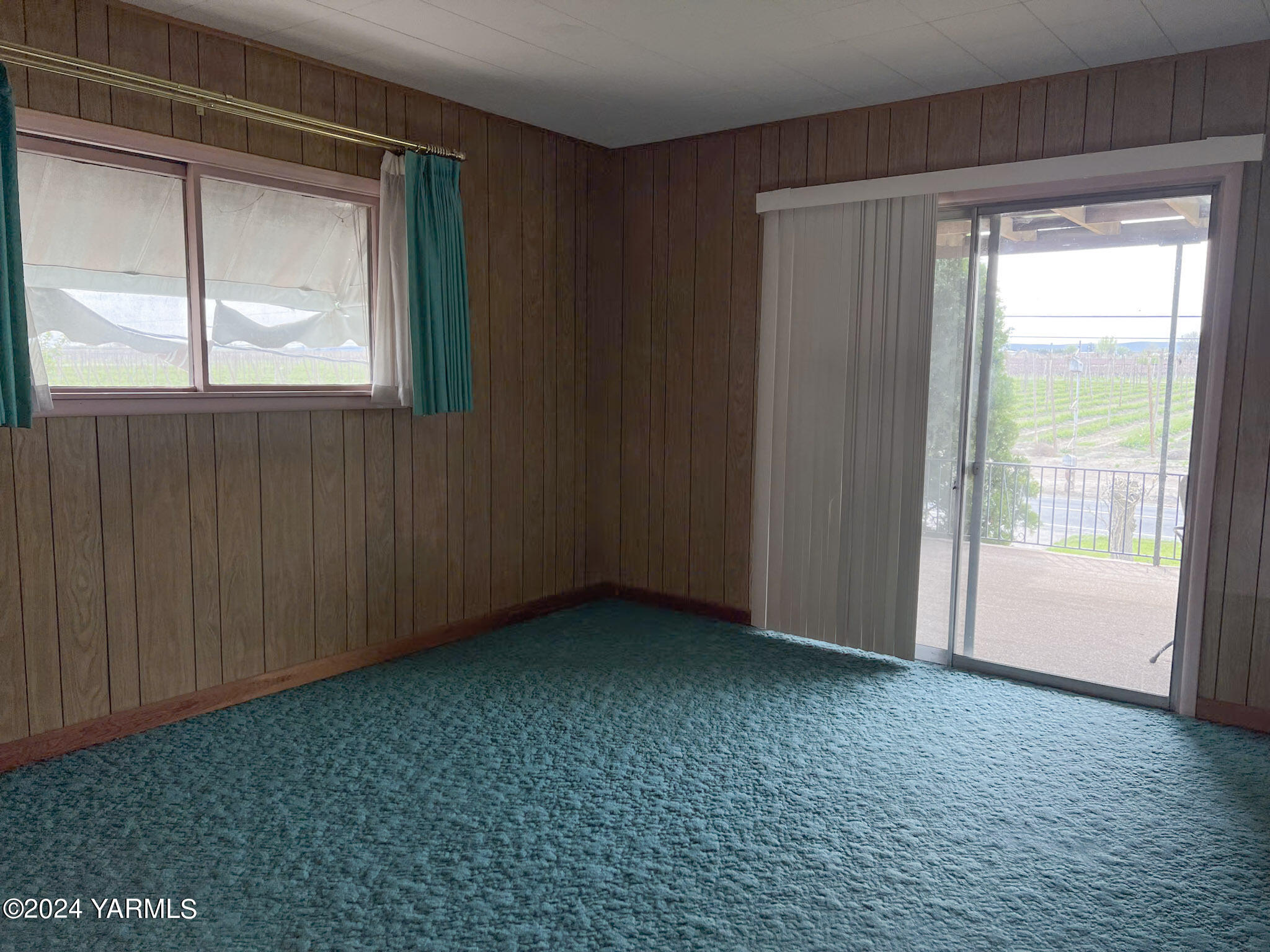 2011-2013 Forsell Road Grandview, WA 98930 - Photo 18 of 38 a view of an empty room with a window