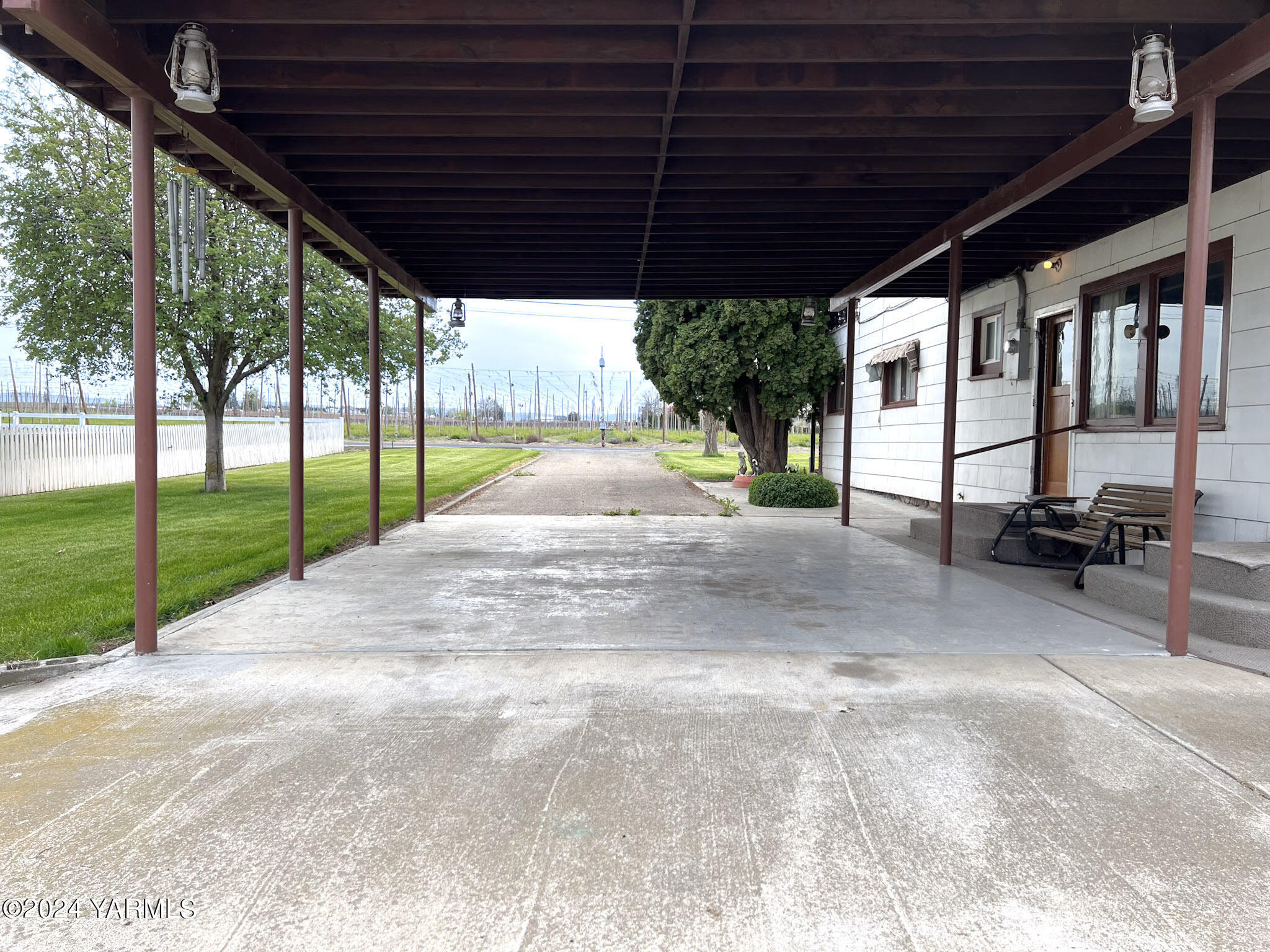 2011-2013 Forsell Road Grandview, WA 98930 - Photo 27 of 38 a view of porch with a garden