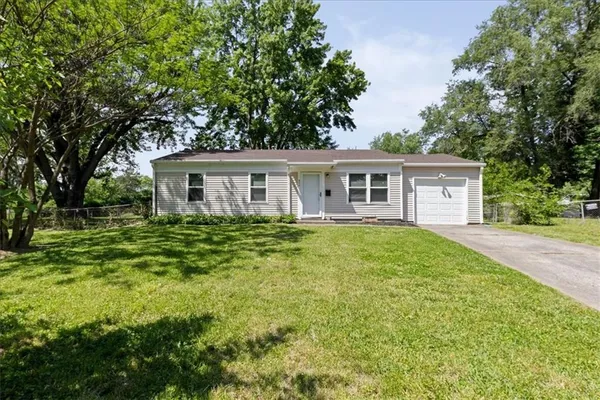 $185,000 | 406 North Geronimo Drive, Independence, MO 64056