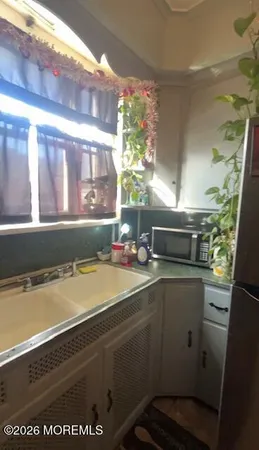 a close view of sink and tap