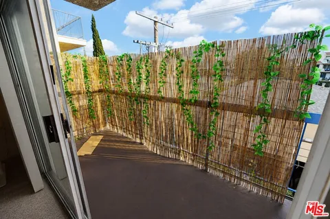 $988,888 | 1915 Malcolm Avenue, Unit 301, Los Angeles, CA 90025
