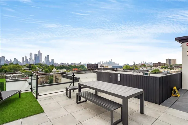 $3,700 | 121 34th Street, Unit 611, Union City, NJ 07087