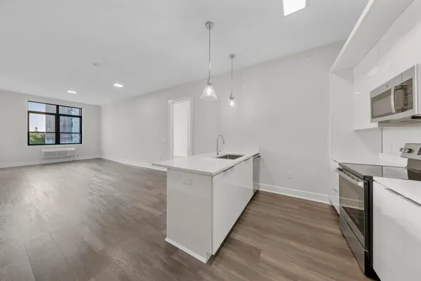 $3,700 | 121 34th Street, Unit 611, Union City, NJ 07087