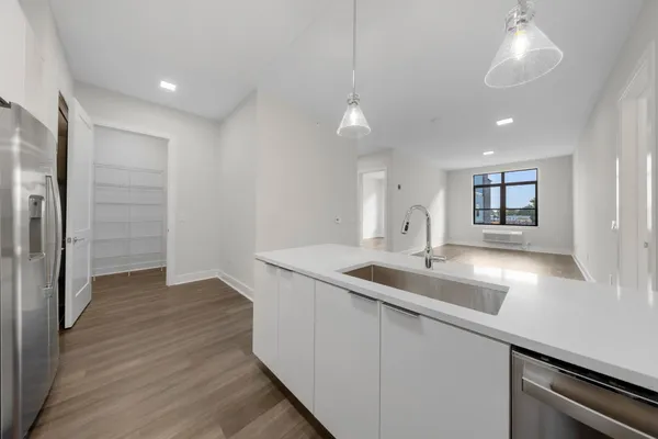 $3,700 | 121 34th Street, Unit 611, Union City, NJ 07087