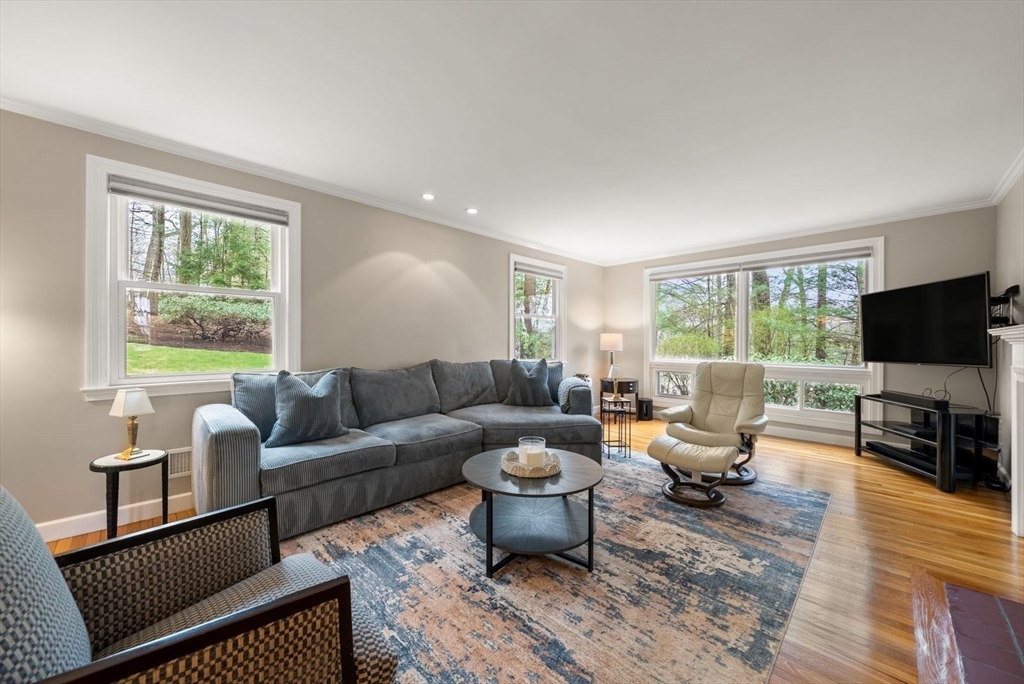 11 Sterling Road Wellesley, MA 02482 - Photo 11 of 42 Gallery Image 11