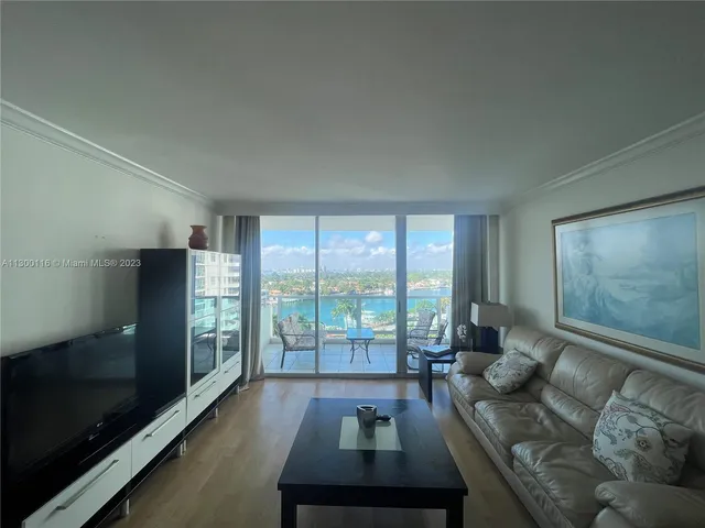 $920,000 | Millionaire's Row, Miami Beach, FL 33140