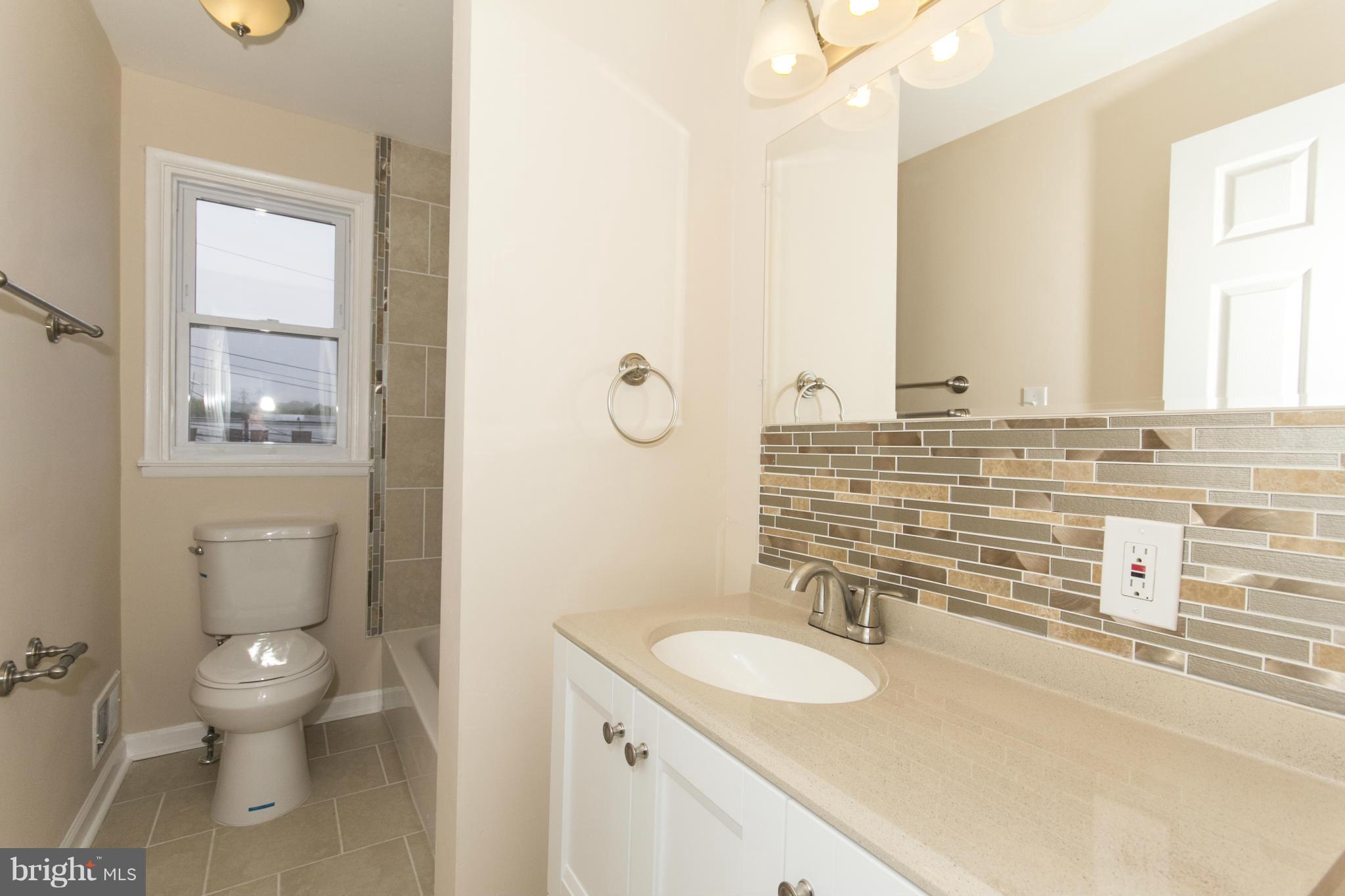 5527 Bucknell Road Baltimore, MD 21206 - Photo 4 of 28 Bath