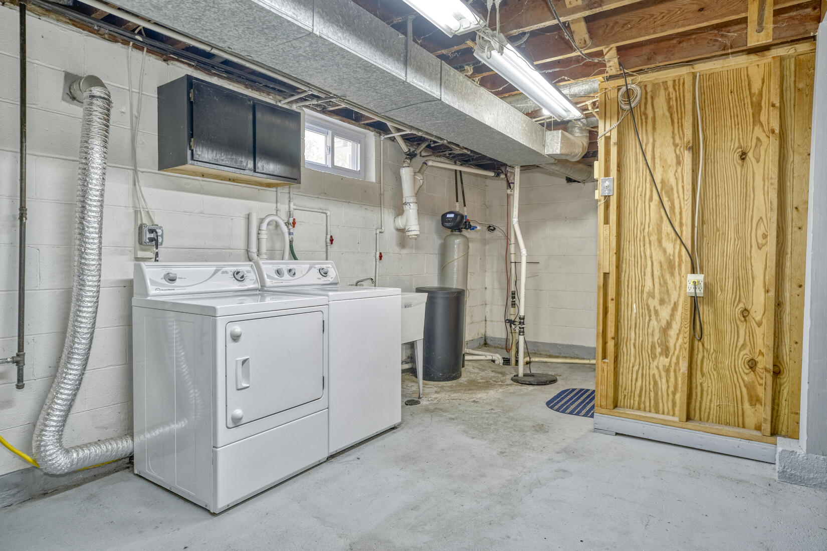 4912 West Main Street Lowell, IN 46356 - Photo 16 of 20 a utility room with dryer and washer