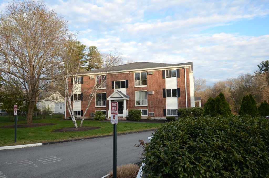 25 Clark's Road, Unit 301 Amesbury, MA 01913 - Photo 2 of 24 Gallery Image 2