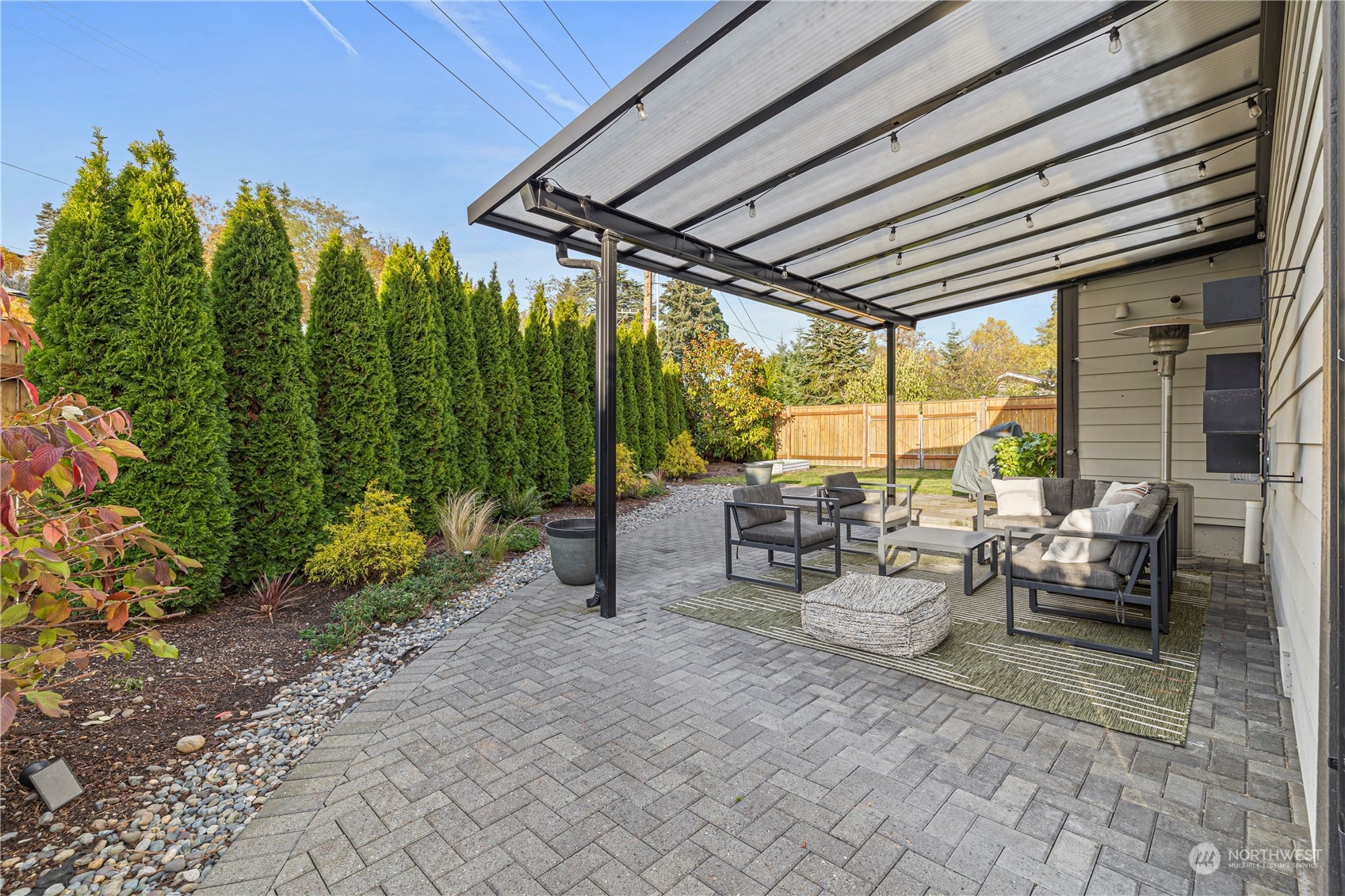 16614 Sylvester Road Southwest Burien, WA 98166 - Photo 34 of 40 a living room with patio furniture and a garden